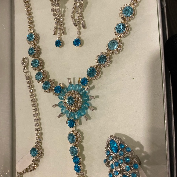 GORGEOUS jewellery set - Picture 6 of 7